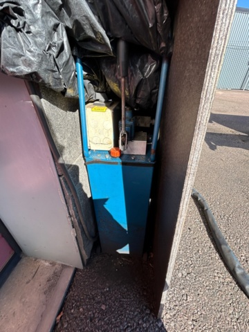 1289984-8 Scissor lift vehicle Nussbaum