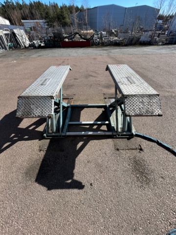 1289984-15 Scissor lift vehicle Nussbaum