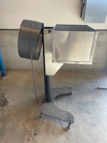 1316701-1 Tracked trolley with plastic tracks and strapping machine