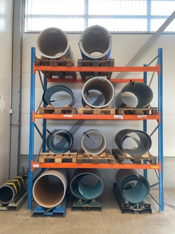 1316703-2 Pallet rack. NOTE: No content.