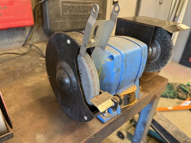 1303599-9 Verkstadsmöbel med diverse utrustning för bilverkstad