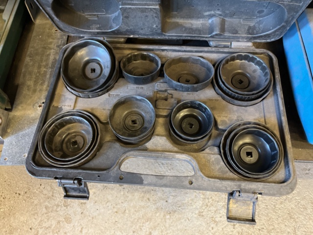 1303599-18 Verkstadsmöbel med diverse utrustning för bilverkstad