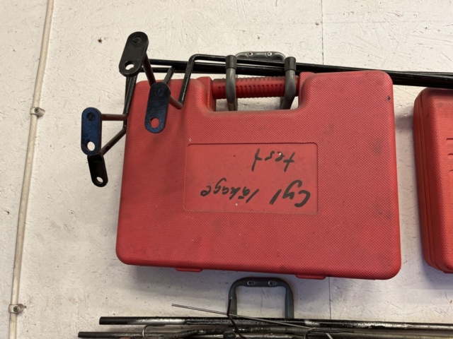 1303599-22 Verkstadsmöbel med diverse utrustning för bilverkstad