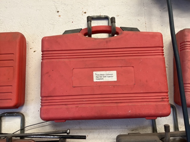 1303599-28 Verkstadsmöbel med diverse utrustning för bilverkstad