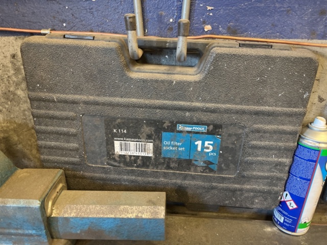 1303599-31 Verkstadsmöbel med diverse utrustning för bilverkstad