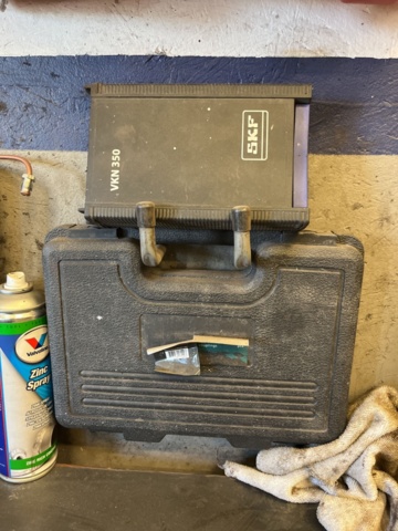 1303599-32 Verkstadsmöbel med diverse utrustning för bilverkstad