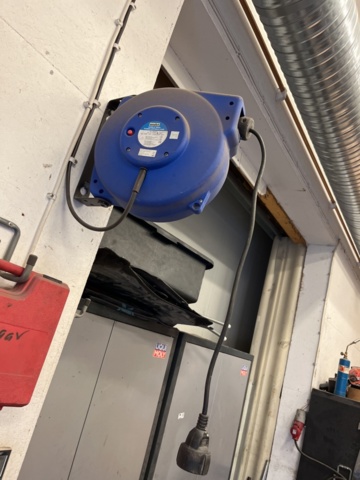 1303599-36 Verkstadsmöbel med diverse utrustning för bilverkstad