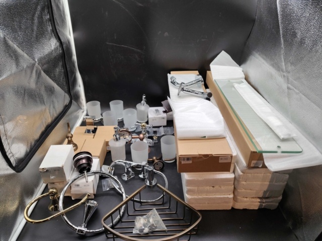 1341043-1 Bathroom accessories