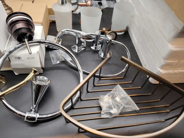 1341043-2 Bathroom accessories