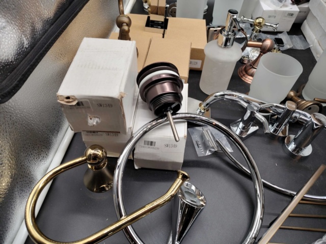 1341043-3 Bathroom accessories