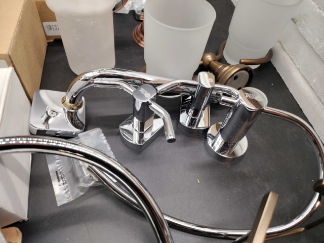 1341043-4 Bathroom accessories