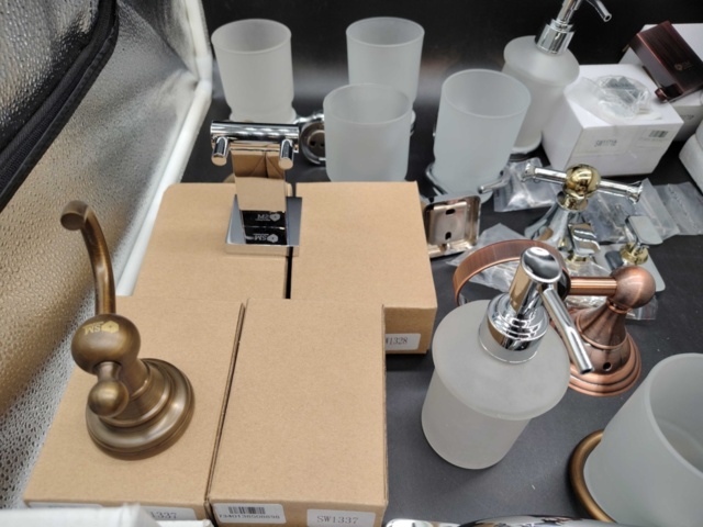 1341043-6 Bathroom accessories