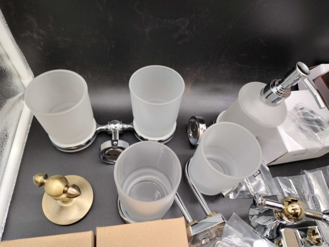 1341043-7 Bathroom accessories