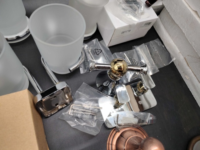 1341043-8 Bathroom accessories