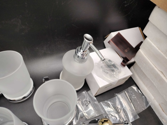 1341043-9 Bathroom accessories