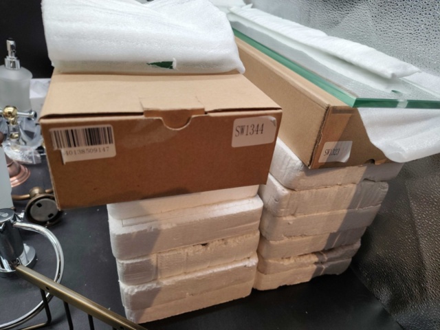 1341043-12 Bathroom accessories