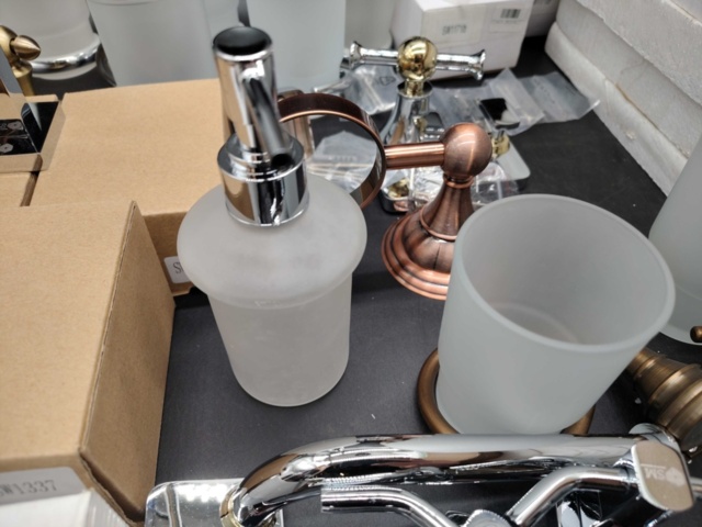 1341043-13 Bathroom accessories