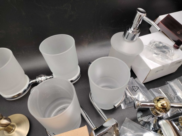 1341043-14 Bathroom accessories