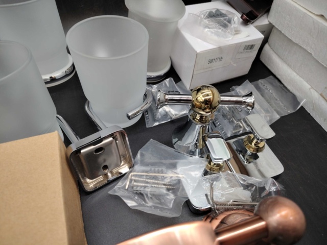 1341043-15 Bathroom accessories