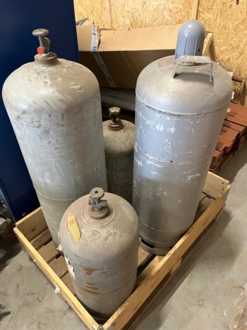 1341054-4 Gas cylinders