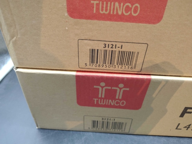 1341197-4 Footrest ergonomic, 2 pcs, Footrest, black/chrome