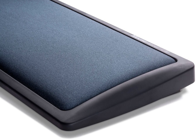 1341168-3 Mousetrapper Lite pointing device, black, with wrist rest