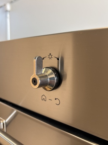 1137754-4 Smeg built-in oven 90cm SFP9395X1