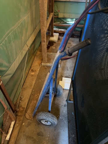 1333902-4 Tool cabinet on wheels and 2 sack carts