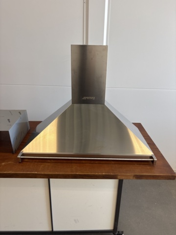 1137760-2 Smeg wall mounted cooker hood KD100HXE