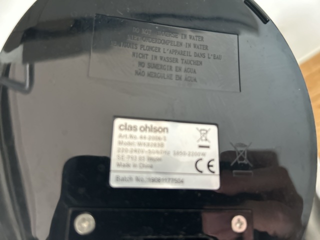 1332556-4 Microwave and kettle