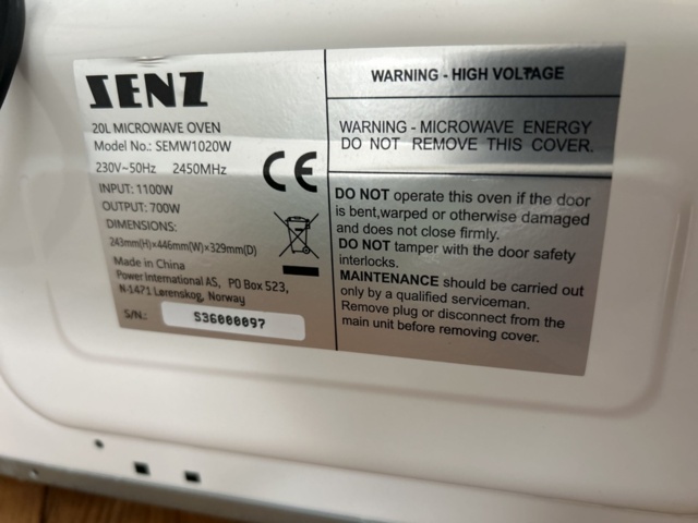 1332556-7 Microwave and kettle