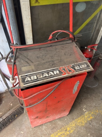 1333907-3 Tools and equipment – Welder, battery charger, fire extinguisher and crowbar