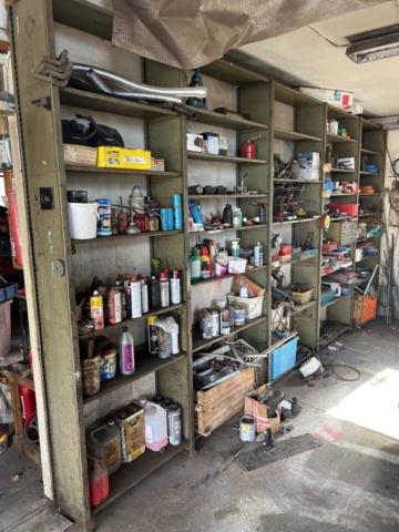 1333908-1 Sheet metal shelves 5 sections with workshop accessories