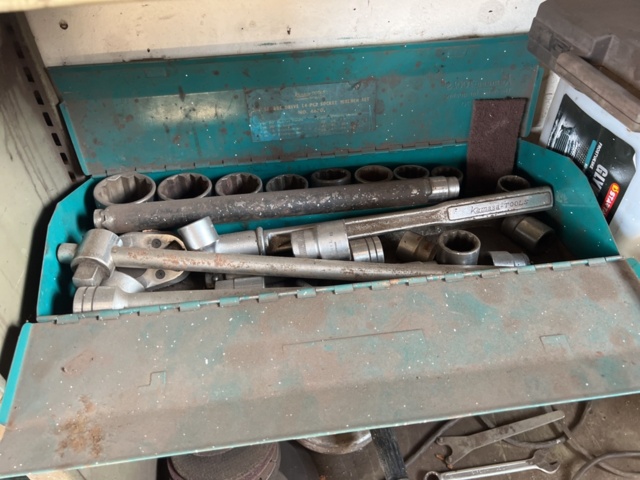 1333908-5 Sheet metal shelves 5 sections with workshop accessories