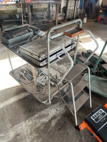 1333909-5 Workshop equipment – Trolleys, jacks and tool trolleys
