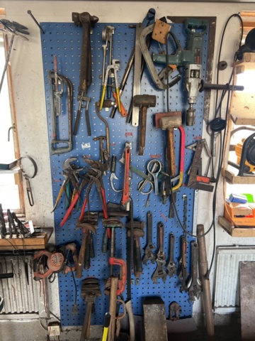 1333912-1 Toolbox with various tools