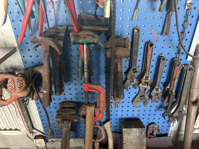 1333912-4 Toolbox with various tools