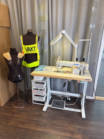 1341835-1 Industrial sewing machine – Juki DDL-8700 with accessories