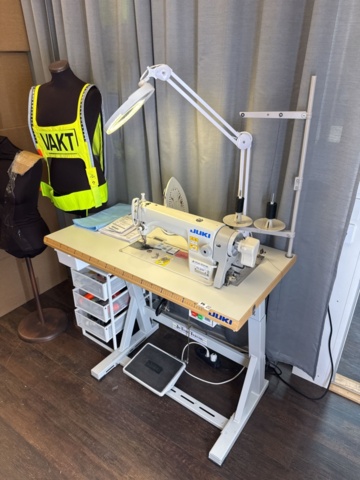 1341835-2 Industrial sewing machine – Juki DDL-8700 with accessories