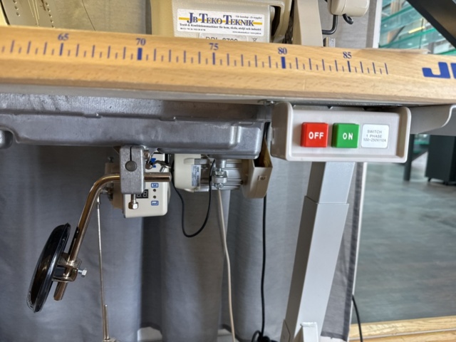 1341835-6 Industrial sewing machine – Juki DDL-8700 with accessories