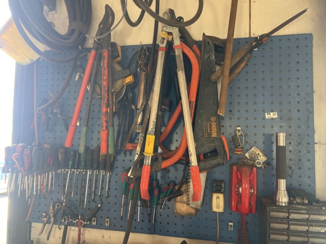 1333917-3 Assortment shelf and tool board with contents