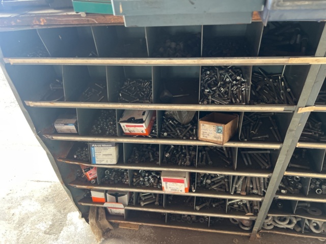 1333917-6 Assortment shelf and tool board with contents