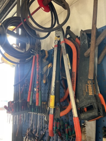 1333917-9 Assortment shelf and tool board with contents