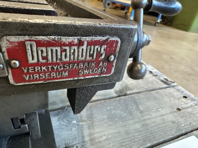 1324818-2 Coordinate table Demanders