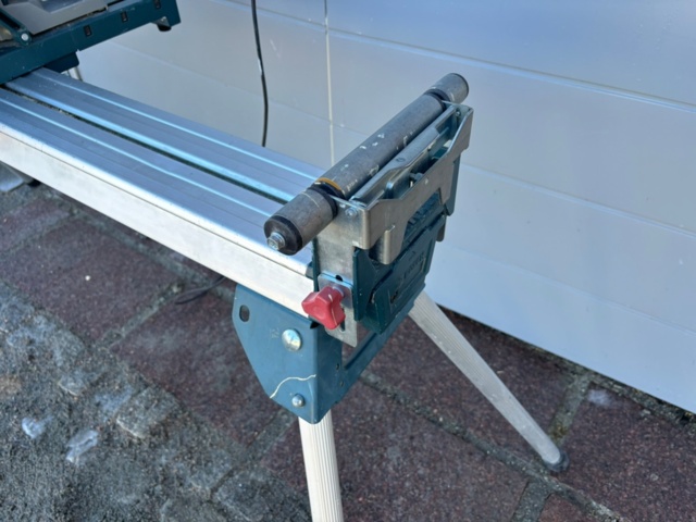 1342292-7 Bosch crosscut and miter saw with stand