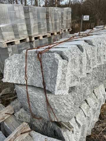 1342181-1 1 pallet Granite curb stone RV4 100 radius 0.6m