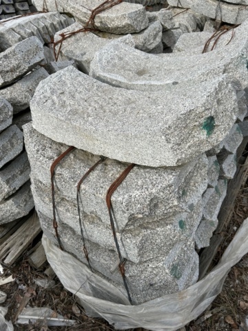 1342185-1 1 pallet Granite curbstone RF2 120 radius 0.75m