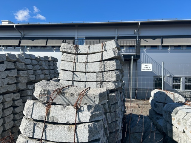1342197-1 3 pallet Granite kerbstone RF2 120 radius 1.5m