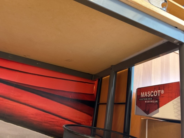 1332559-11 Office furniture - Desk, office chair, computer monitor, and more