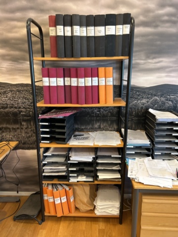 1332559-4 Office furniture - Desk, office chair, computer monitor, and more